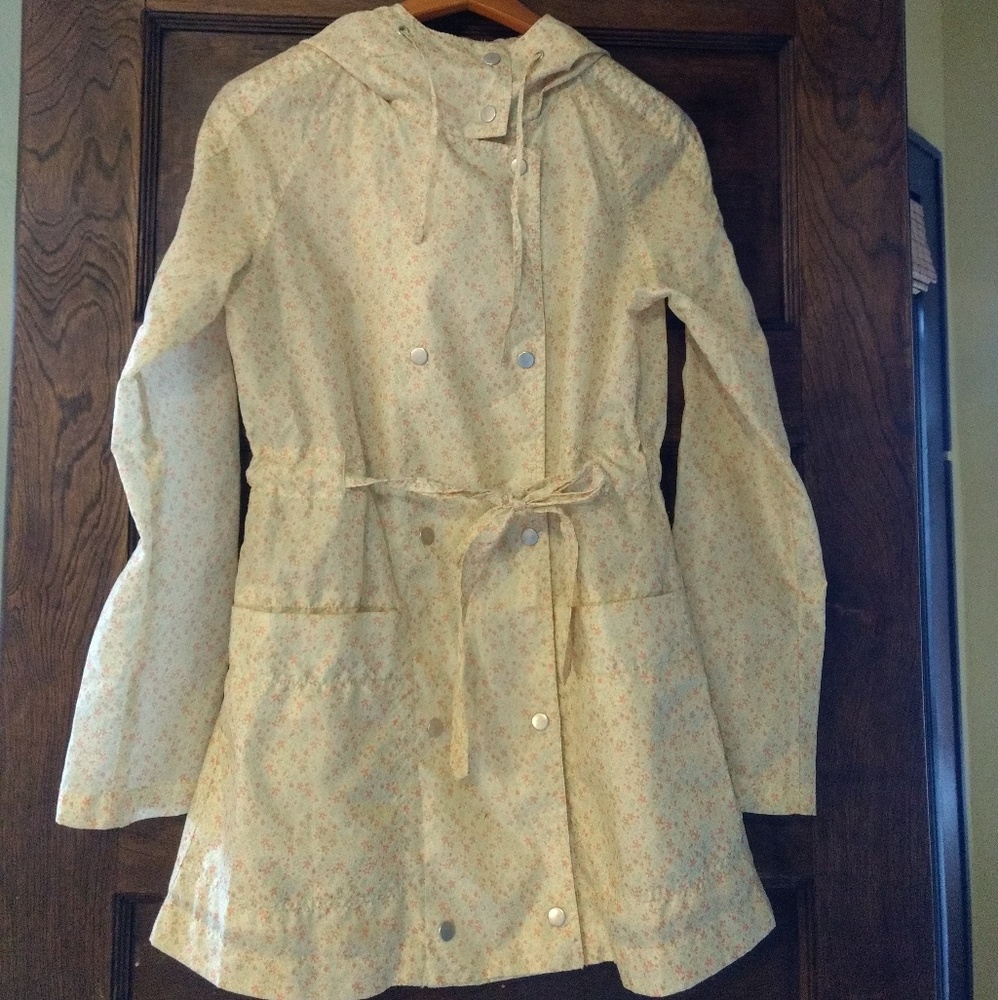 Adorable snap-up yellow floral raincoat